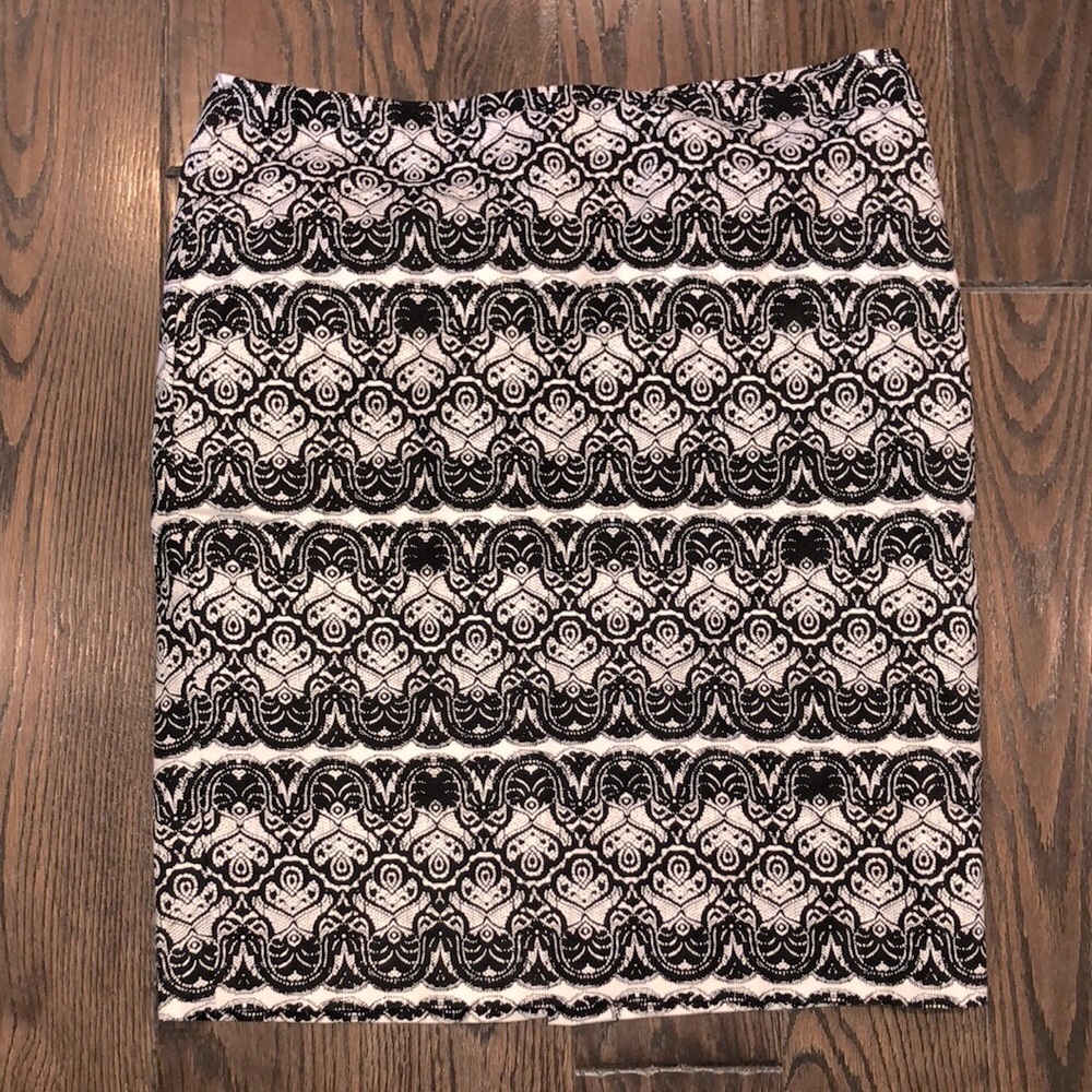 Liz Claiborne black and white print skirt for career size 14
